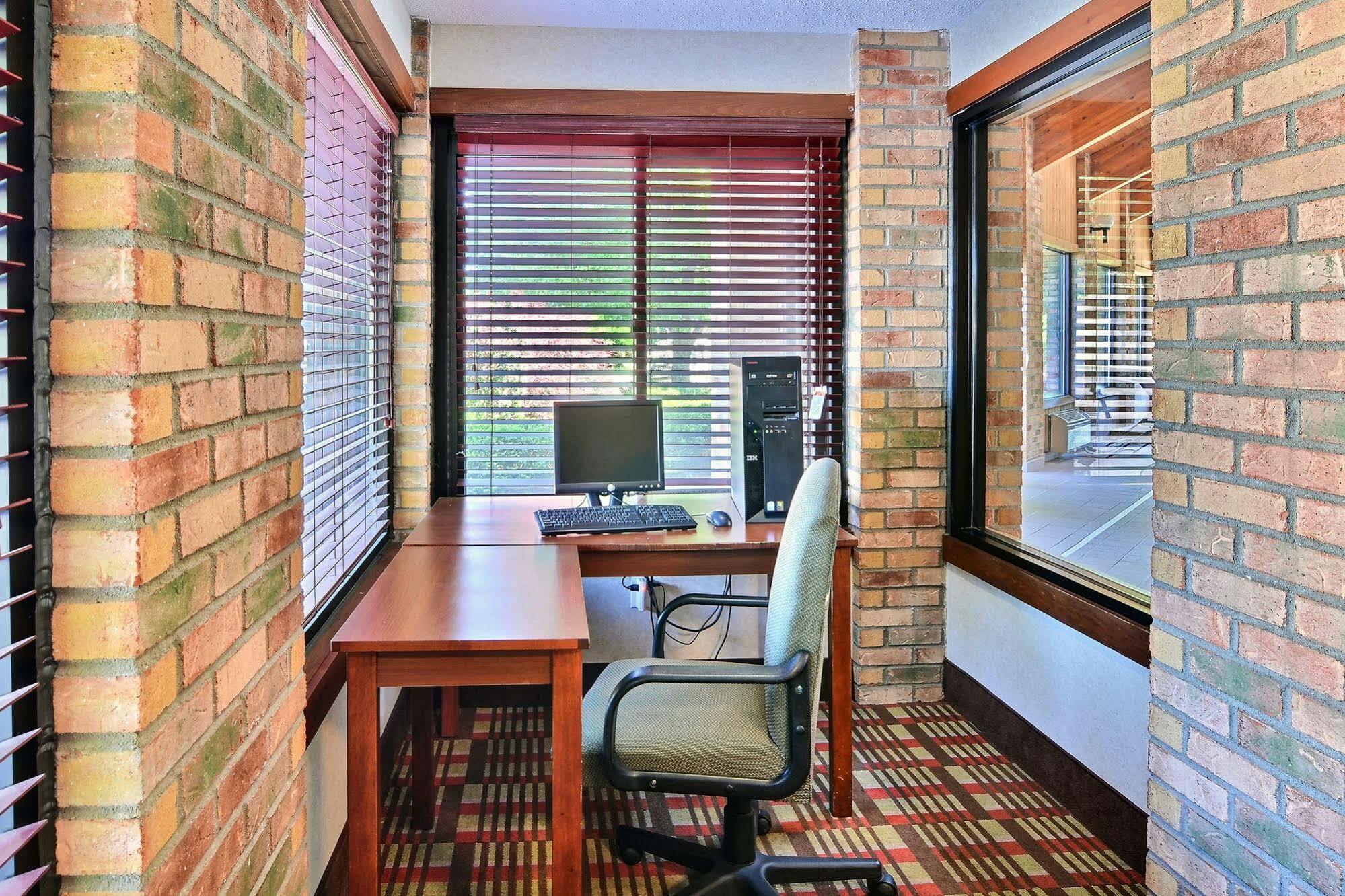 Quality Inn East Liverpool Eksteriør bilde